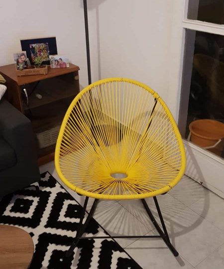 כסא נדנדה צהוב