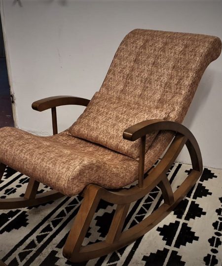 כסא נדנדה תצוגה