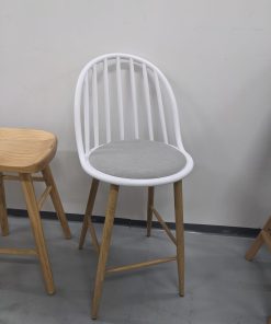 כסא בר מעוצב מתצוגה