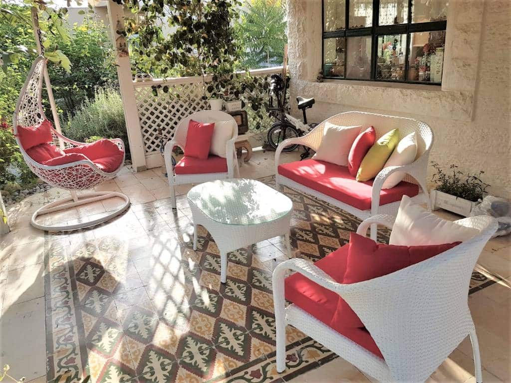 איך מתאימים את ריהוט החוץ לסגנון העיצובי של הבית?